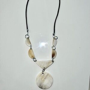 Island Elegant Cream Necklace